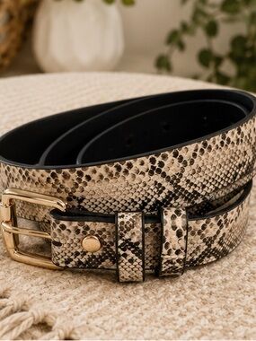 NWT Luxe Cream Snakeskin Print Faux Leather Belt Gold Buckle